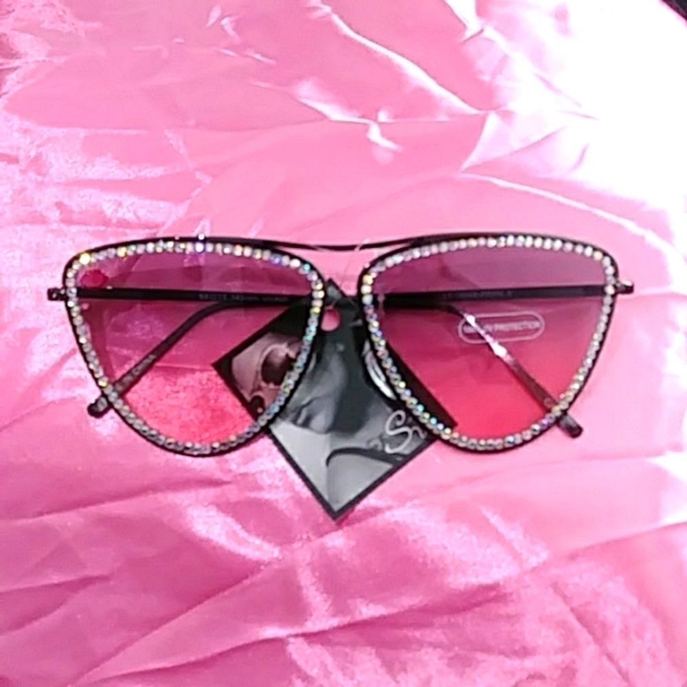 '23 SimplyVita sunglasses